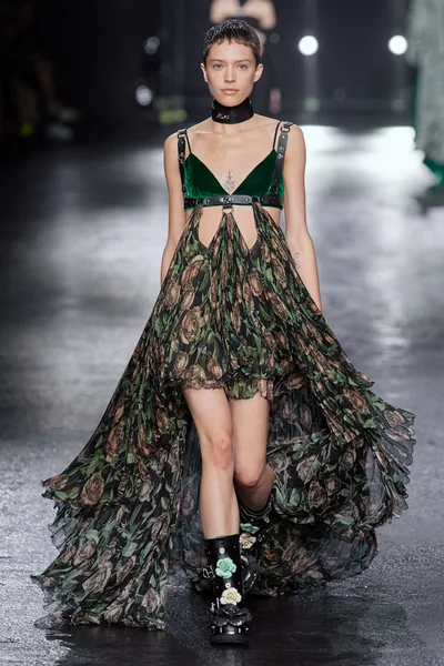 Look 19